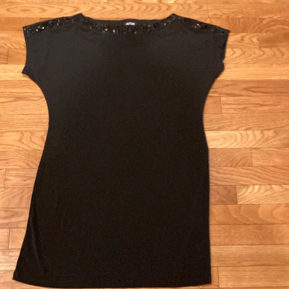 APT 9 beautiful mini dress with extended shoulders